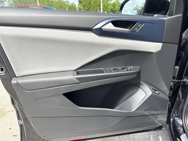 Photo of 2022 Deep Black Volkswagen Taos