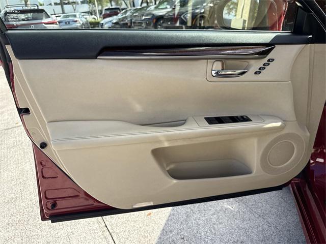 Photo of 2015 Matador Red Mica Lexus ES 350