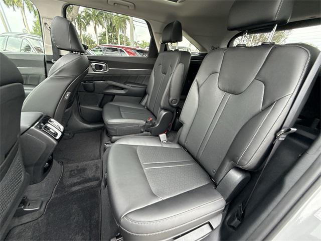 Photo of 2022 Wolf Gray Kia Sorento