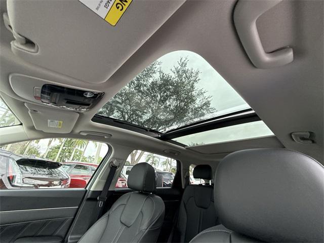 Photo of 2022 Wolf Gray Kia Sorento