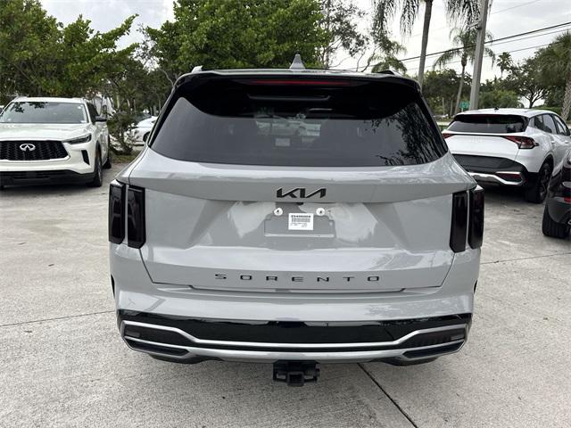 Photo of 2022 Wolf Gray Kia Sorento