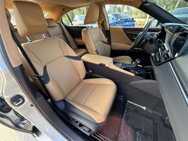 Photo of 2025 Iridium Lexus ES 350