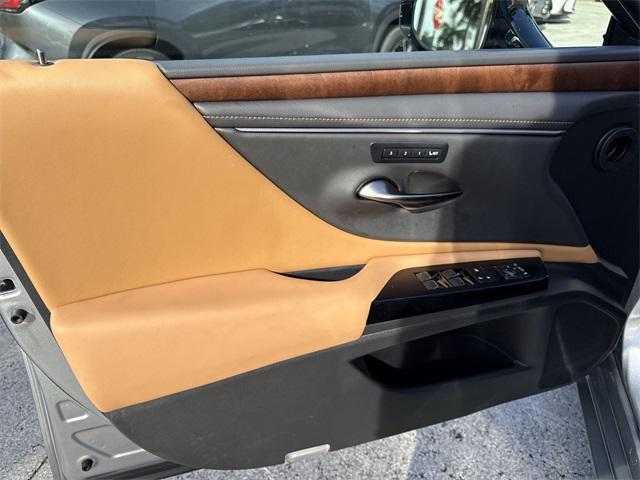 Photo of 2025 Iridium Lexus ES 350