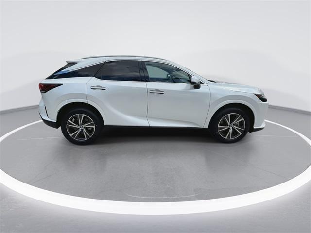 Photo of 2023 Eminent White Pearl Lexus RX 350