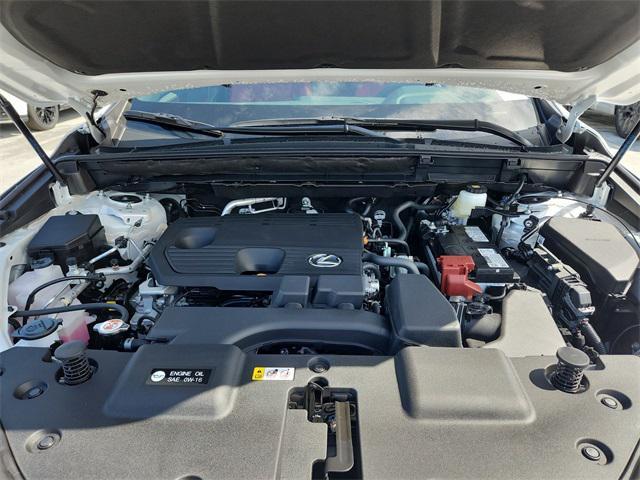 Photo of 2025 Eminent White Pearl Lexus NX 250