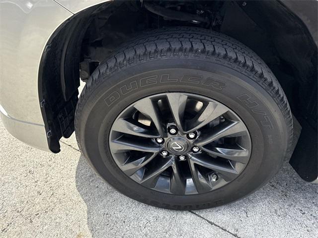 Photo of 2023 Atomic Silver Lexus GX 460