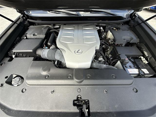 Photo of 2023 Atomic Silver Lexus GX 460