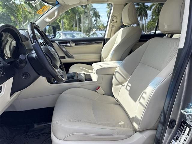 Photo of 2023 Atomic Silver Lexus GX 460
