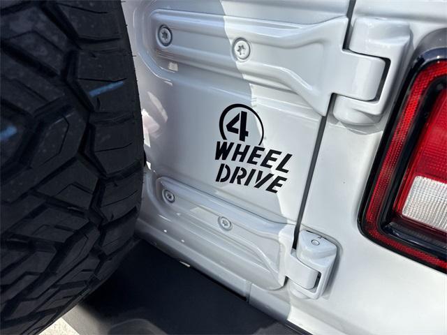 Photo of 2021 Bright White Clearcoat Jeep Wrangler