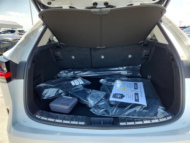 Photo of 2025 Eminent White Pearl Lexus NX 250