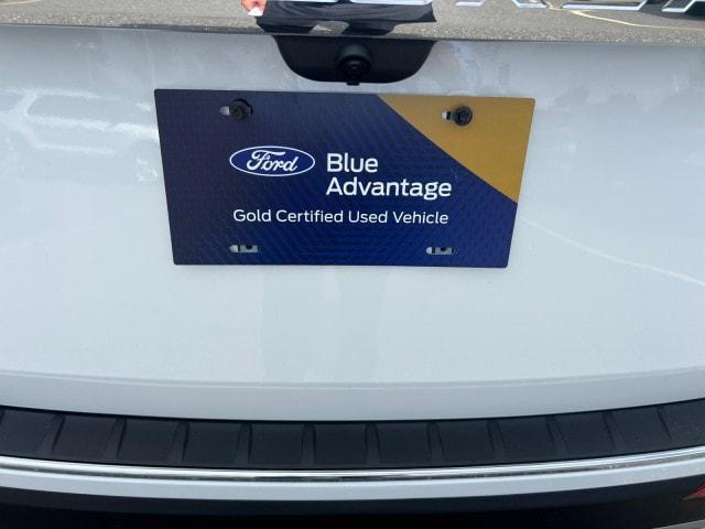 Photo of 2022 Star White Ford Explorer