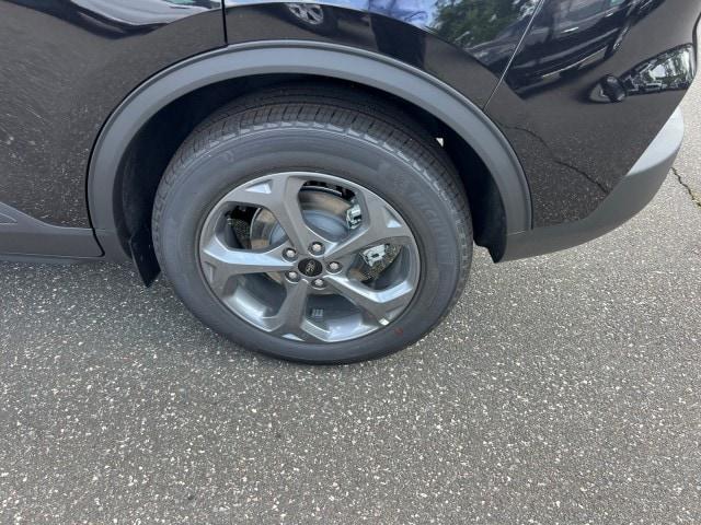 Photo of 2025 Agate Black Metallic Ford Escape