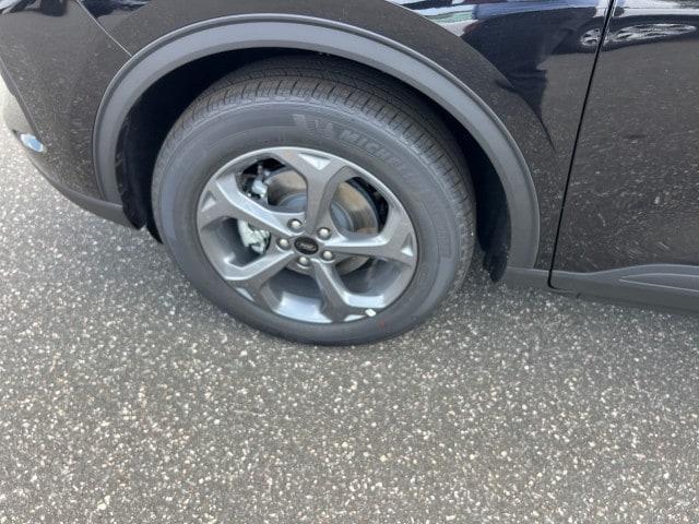 Photo of 2025 Agate Black Metallic Ford Escape