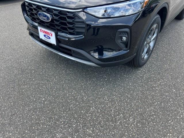 Photo of 2025 Agate Black Metallic Ford Escape