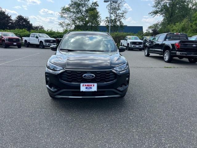 Photo of 2025 Agate Black Metallic Ford Escape
