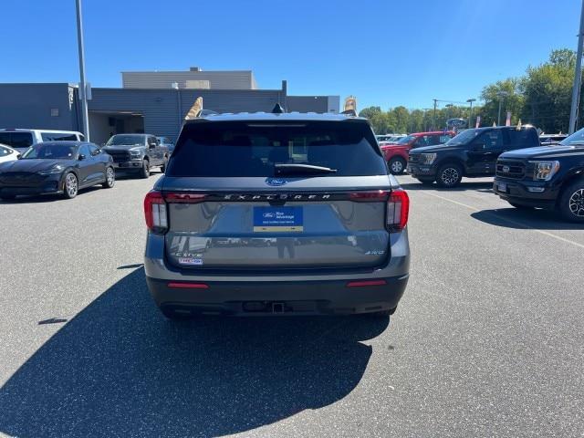 Photo of 2025 Carbonized Gray Metallic Ford Explorer