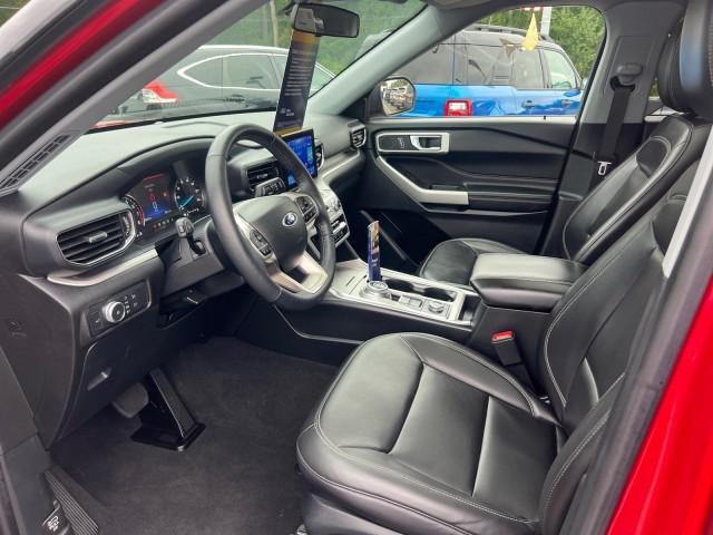 Photo of 2022 Rapid Red Metallic Tinted Clearcoat Ford Explorer