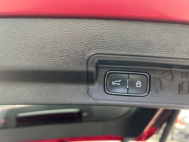 Photo of 2022 Rapid Red Metallic Tinted Clearcoat Ford Explorer