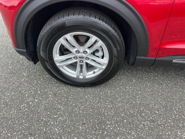 Photo of 2022 Rapid Red Metallic Tinted Clearcoat Ford Explorer