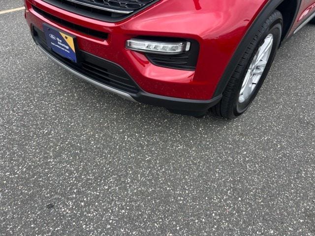 Photo of 2022 Rapid Red Metallic Tinted Clearcoat Ford Explorer