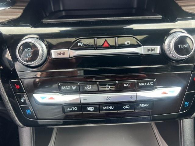 Photo of 2022 Rapid Red Metallic Tinted Clearcoat Ford Explorer
