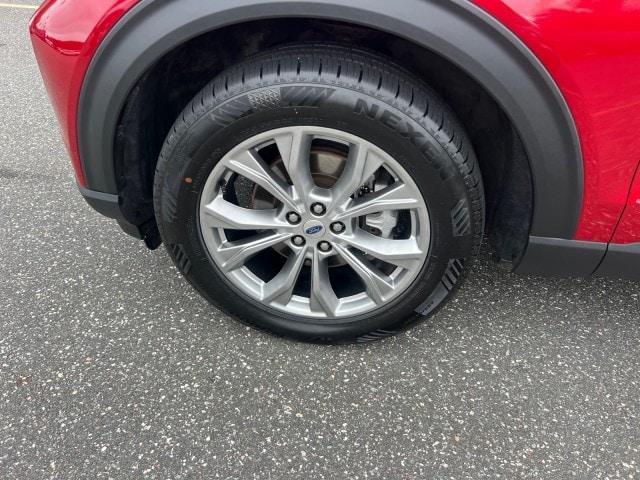 Photo of 2022 Rapid Red Metallic Tinted Clearcoat Ford Explorer