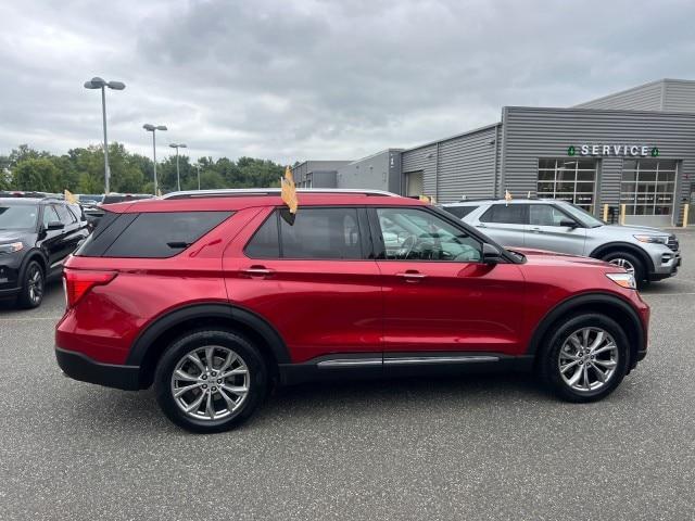 Photo of 2022 Rapid Red Metallic Tinted Clearcoat Ford Explorer