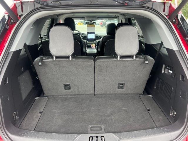Photo of 2022 Rapid Red Metallic Tinted Clearcoat Ford Explorer