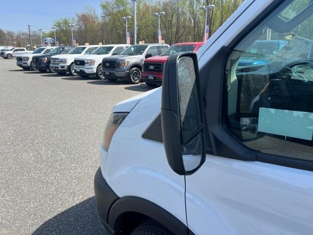 Photo of 2025 Oxford White Ford Transit-250