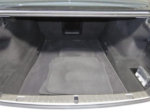 Photo of 2022 Mineral White Metallic BMW 750