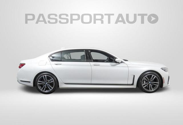 Photo of 2022 Mineral White Metallic BMW 750