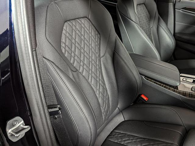Photo of 2022 Carbon Black Metallic BMW 540