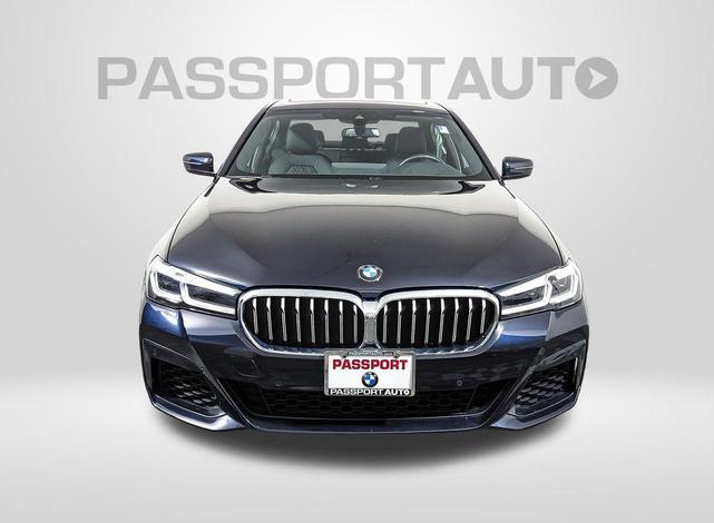 Photo of 2022 Carbon Black Metallic BMW 540