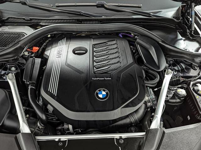 Photo of 2022 Carbon Black Metallic BMW 540
