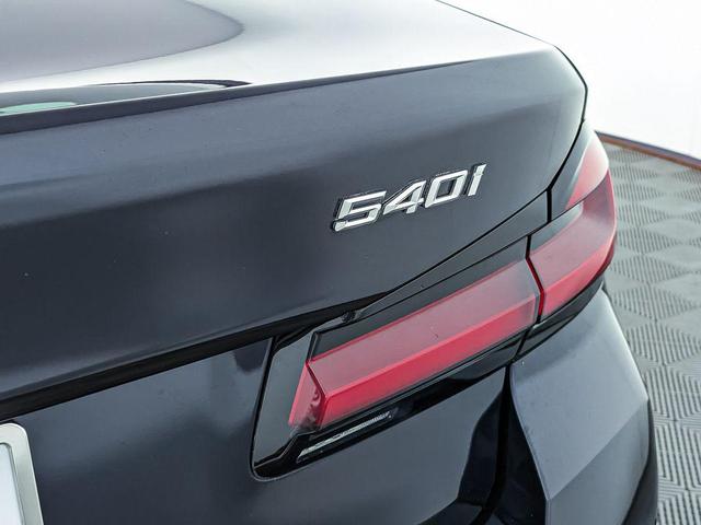 Photo of 2022 Carbon Black Metallic BMW 540