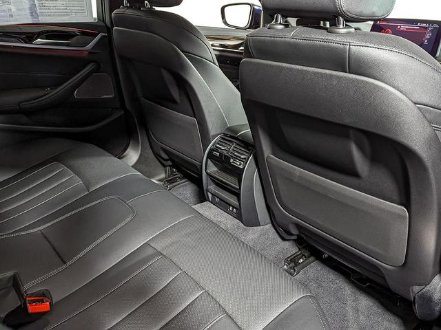 Photo of 2022 Carbon Black Metallic BMW 540