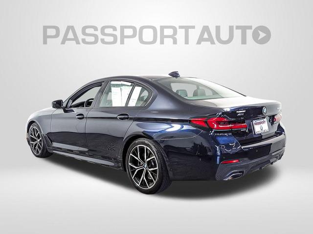 Photo of 2022 Carbon Black Metallic BMW 540