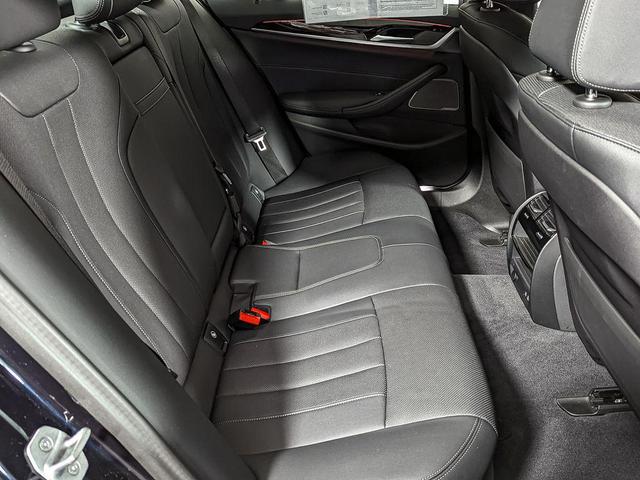 Photo of 2022 Carbon Black Metallic BMW 540