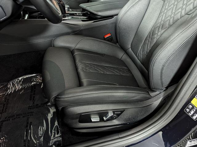 Photo of 2022 Carbon Black Metallic BMW 540