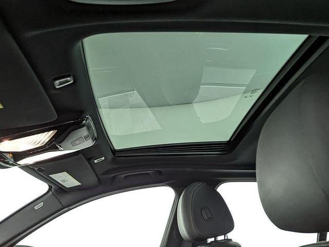 Photo of 2022 Carbon Black Metallic BMW 540