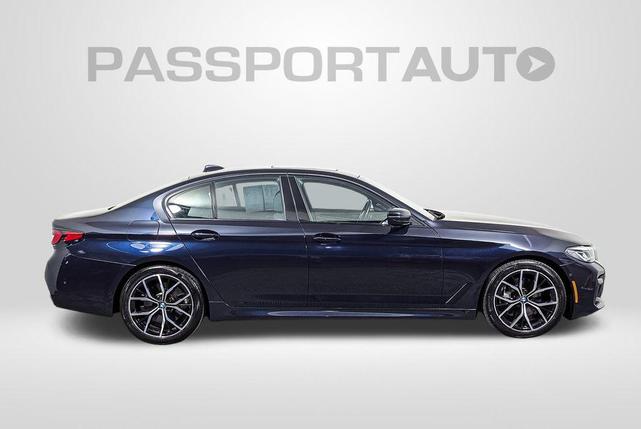 Photo of 2022 Carbon Black Metallic BMW 540
