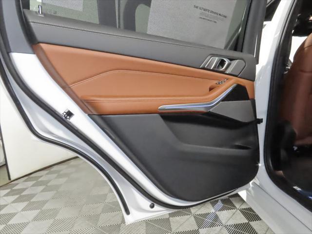Photo of 2026 Mineral White Metallic BMW X7