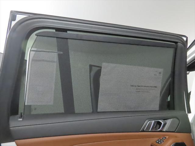 Photo of 2026 Mineral White Metallic BMW X7