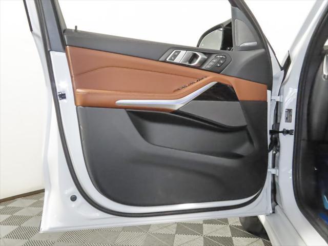 Photo of 2026 Mineral White Metallic BMW X7