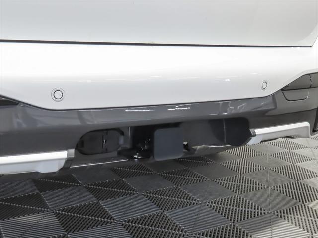 Photo of 2026 Mineral White Metallic BMW X7