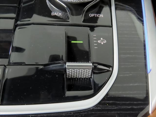 Photo of 2026 Mineral White Metallic BMW X7