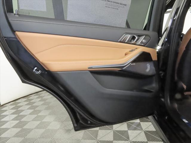 Photo of 2026 Black Sapphire Metallic BMW X7