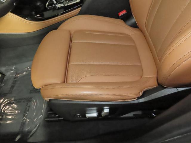 Photo of 2023 Brooklyn Grey Metallic BMW X4