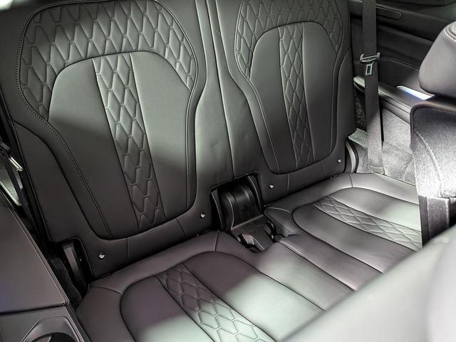 Photo of 2023 Tanzanite Blue II Metallic BMW X7