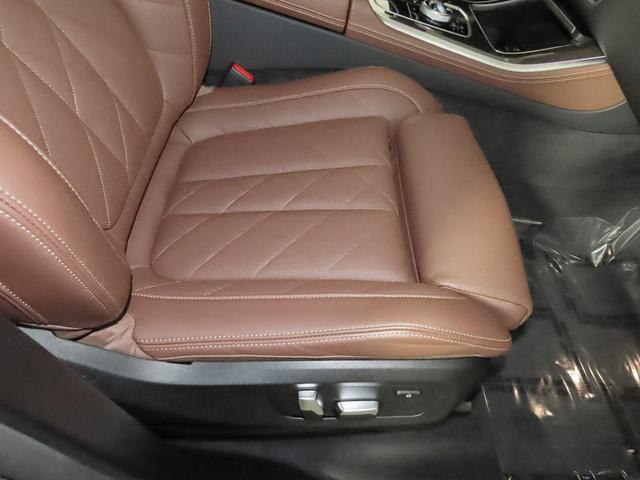 Photo of 2023 Alpine White BMW X5